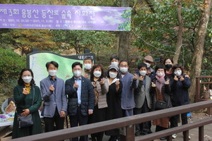 지난달 30일 열린 시화전 개회식에 참석한 인사들.