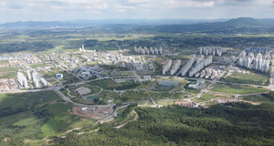 충남내포혁신도시로 지정된 충남도청·내포신도시 전경. 충남발전의 전환점 마련을 기대했던 수도권 공공기관 이전 소식은 1년이 지났어도 들려오지 않고 있다.
