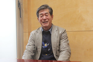 지난 2일 상황리 마을회관에서 만난 김찬 이장.