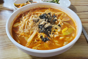 얼큰이칼국수.