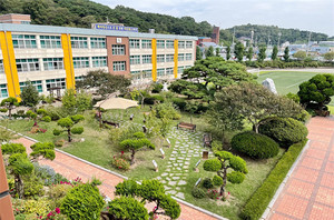 학교숲이 조성된 홍성 갈산중·고등학교 교정.