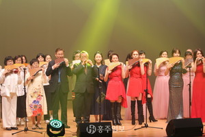 지난해 5월 30일에 열린 '2021 제7회 홍성국제 오카리나팬플룻페스티벌'&nbsp;폐막공연.