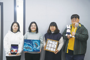 왼쪽부터 김은진·김채은 작가, 이주훈 대표, 이한얼 작가.