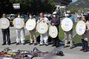 지난&nbsp;2011년 9월 프로야구장 석면문제 기자회견에서 발언 중인 정지열 위원장.