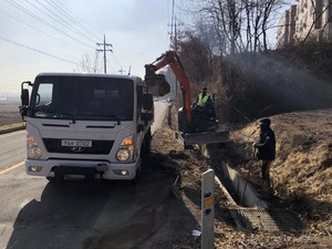 배수로 정비 사진.