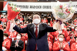 국민의힘 윤석열 대통령 당선자가 10일 새벽 초박빙 승부에서 당선을 확정지으며 짜릿한 승리를 만끽하고 있다.