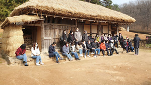 한용운 생가에 방문했던 관광객들의 모습.
