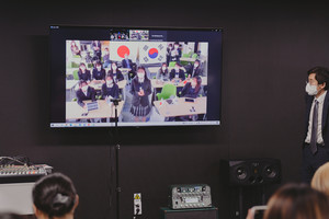 한국K-POP고등학교 학생들과&nbsp;일본&nbsp;나라현립 국제고등학교 학생들 간 온라인 소통의 장인&nbsp;‘K-POP토크카페’가 개최됐다.