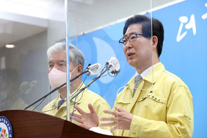 양승조 충남지사가 12일 기자회견을 열고&nbsp;‘충남형 더 행복한 주택 2.0’을 발표했다.