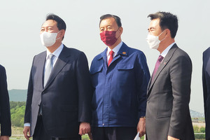 왼쪽부터 윤석열 대통령 당선인, 홍문표 국회의원, 김태흠 충남도지사 후보.