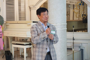 김종호(30회) 차기 총동문회장이 선후배 동문에게 인사를 전하고 있다.