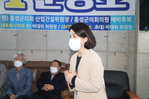 양승조 도지사의 부인 남윤자 여사.