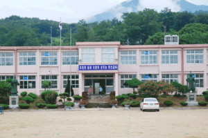충청남도홍성교육지원청 덕명학습장으로 재탄생한 옛 덕명초등학교.