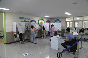 홍북읍 제7투표소인 한울초등학교 모습.