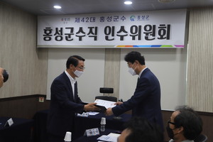 인수위원 위촉 모습.