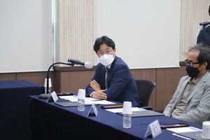 배상목 인수위원장 모습.