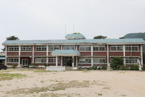 수정초법주분교는 속리산둘레길 상판안내소로 활용되고 있다.
