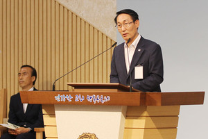 감사인사를 전하고 있는 이용록 당선자의 모습.