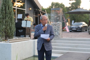 한관우 홍주일보사 대표이사가 환영사를 전하고 있다.