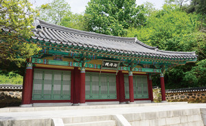 결성면 만해마을에 위치한 만해 한용운 선사 생가지 사당인 만해사.