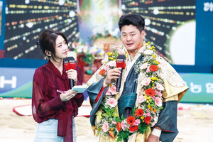 우승 직후 소감 인터뷰 중인 임경택 장사의 모습.