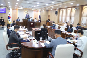 홍성군의회 제287회 임시회 8차 본회의 모습.