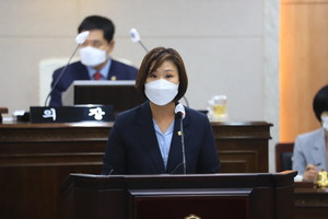 제287회 홍성군의회 임시회 제8차 본회의에서 최선경 군의원의 5분 자유발언 모습.