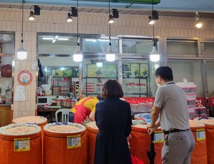성수품 단속 모습.