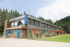 고창 삼인분교 폐교는 독도상설전시관, 삼인종합학습관으로 활용되고 있다.