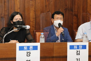 이번 토론회 좌장을 맡은 김기수 평택시민신문 발행인.