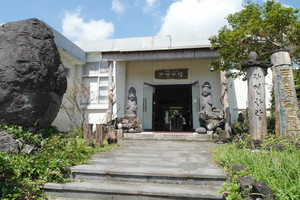 옛 서귀포 가시초등학교는 포토갤러리 ‘자연사랑미술관’으로 운영 중이다.