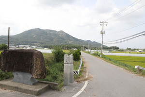 홍북읍 하산마을 입구석.