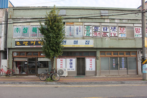뉴트로 감성이 느껴지는 광천의 한 건물.
