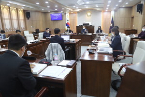 제9대 홍성군의회는 첫 2022년도 행정사무감사를 마라톤 회의로 시작했다.