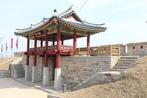 홍주성 남문인 홍화문.