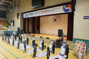 65세 이상 단체전에서 경쟁을 펼치고 있는 참가 선수들의 모습.