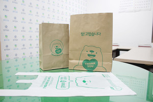 오는 24일부터 편의점에서 사용되는 종이봉투.