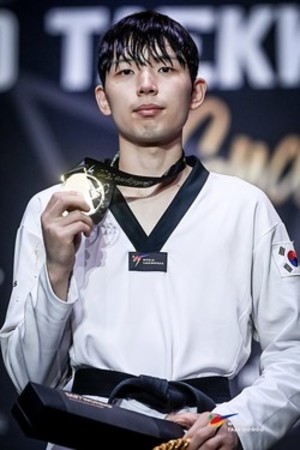 2022 세계태권도연맹(WT) 세계선수권대회 남자 -68㎏급 결승에서 금메달을 획득한 권도윤 선수.