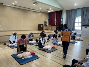 심폐소생술 및 응급처치 교육 모습.