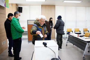 이장단의 투표 모습.
