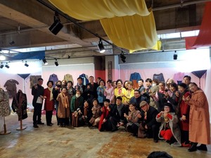 홍성염색연구회 의상발표회 개막 행사에 참석한 내외빈들.