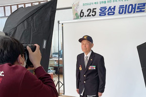 6·25 홍성영웅 어르신 사진촬영 모습.