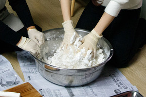  ‘설생떡국’의 떡 반죽 모습.