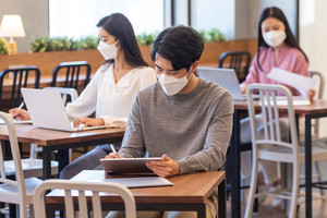 오는 30일부터 실내 마스크 착용이 ‘의무’에서 ‘권고’로 조정된다.&nbsp;&lt;이 사진은 기사와 직접적인 관련이 없습니다.&gt;