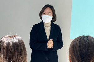 인사말을 전하고 있는 조현정&nbsp;홍성군청소년상담복지센터장.