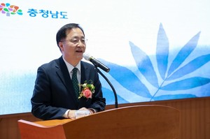 이임사를 전하고 있는 이필영 행정부지사.