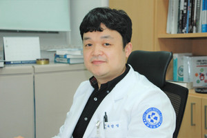 새로 영입돼 5내과 진료를 시작한 소화기 내과 옥찬영 과장.