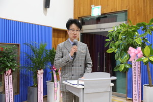 이번 행사 사회를 맡은 변승기 교감.