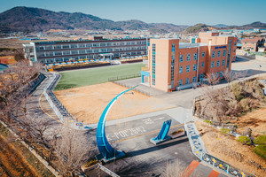 새롭게 정비된 한국 K-POP고등학교 전경.