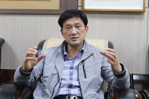 홍성 산불 화재 당시 지역 내 컨트롤타워 역할을 톡톡히 해낸 표경덕 서부농협조합장.